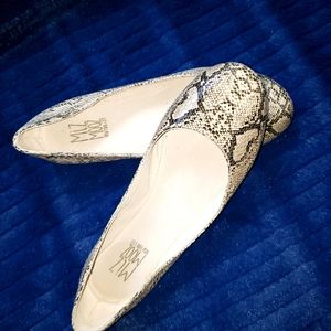 Miz Mooz Flats